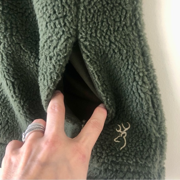 Browning Women’s Green Camo Sherpa Style Vest Size Large - Picture 6 of 11